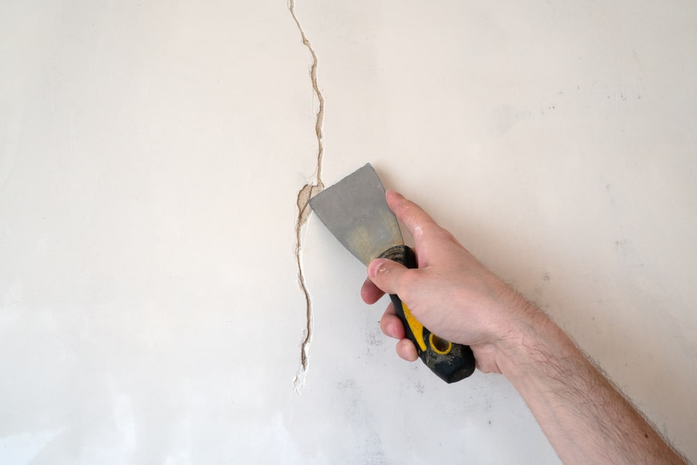 Faut-il réparer les fissures dans une maison soi-même 